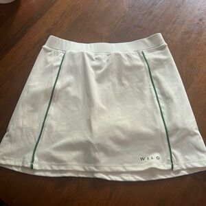 Wilo white tennis skort w/Kelly Green trim. Large. NWT